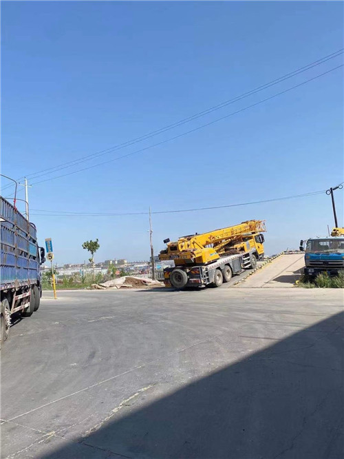 新泰市25吨吊车的租赁价格大概是多少？