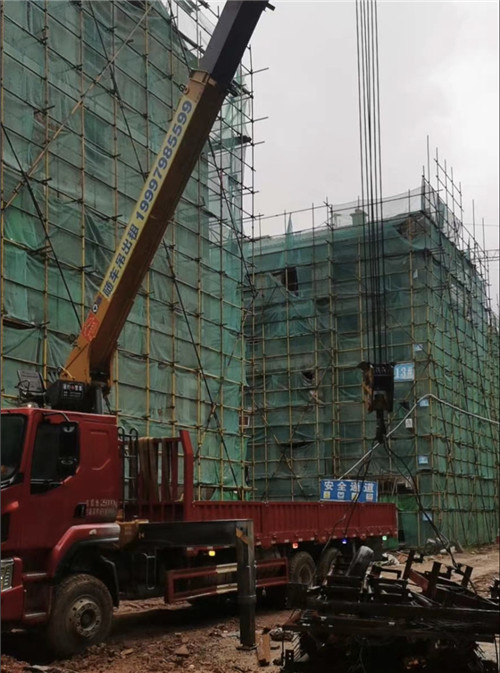 新泰市“慢工细活”—— 吊车的 “微动控制” 技术