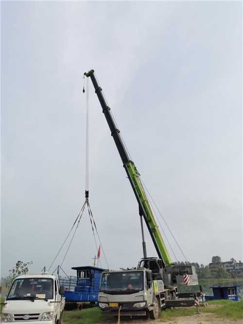 新泰市桥梁建设吊装案例